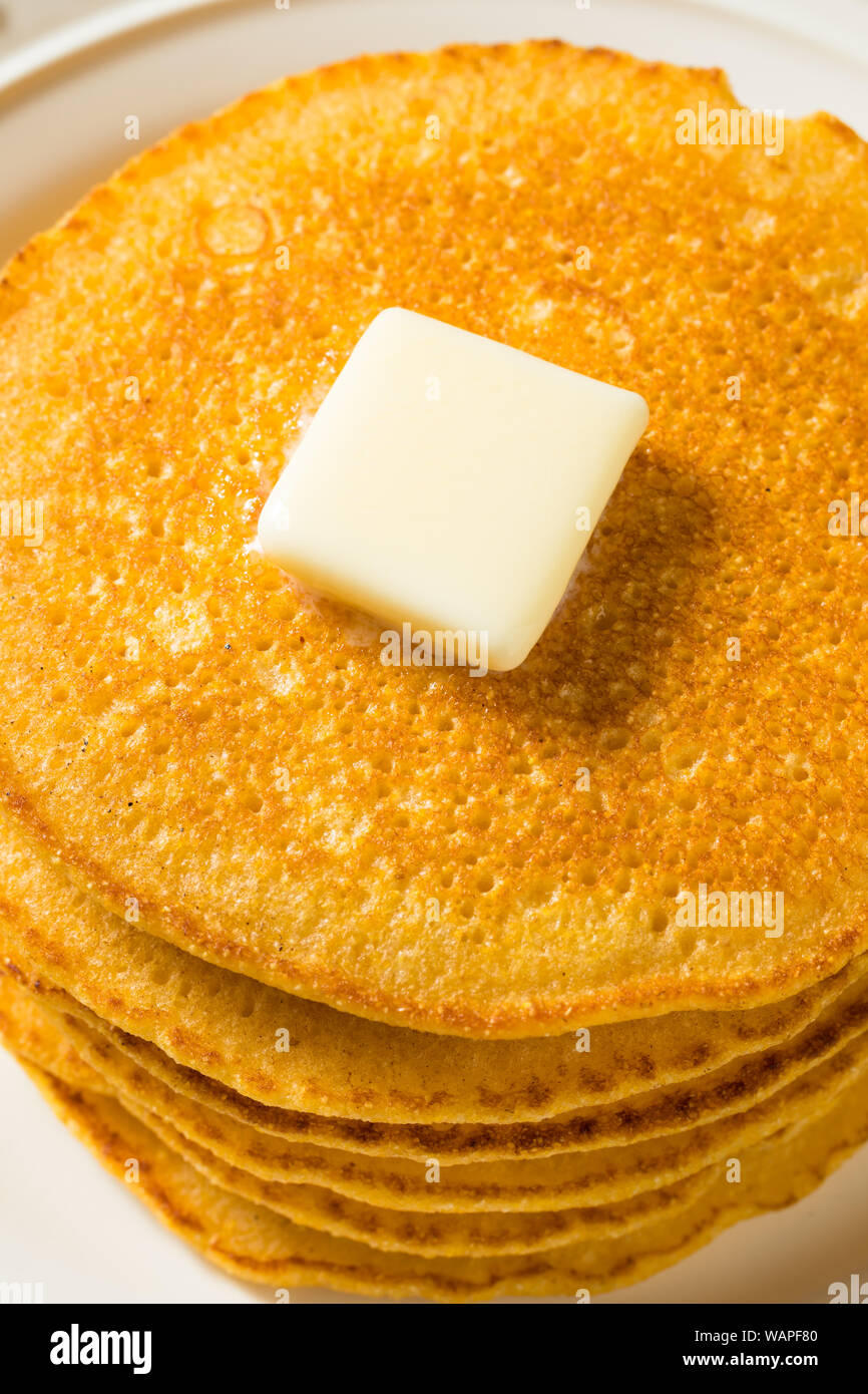 Johnny tortas caseras de harina de maíz con mantequilla y almíbar