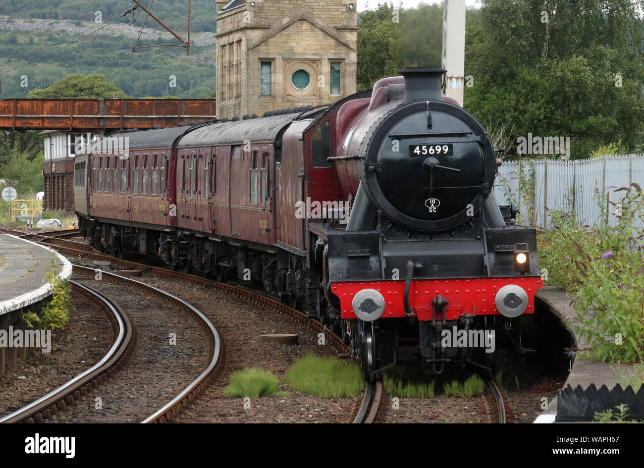 Jubileo Stanier conservada locomotora de vapor clase Galatea Carnforth 45699 llegando a estación de trabajo de ECS de York el 21 de agosto de 2019. Foto de stock