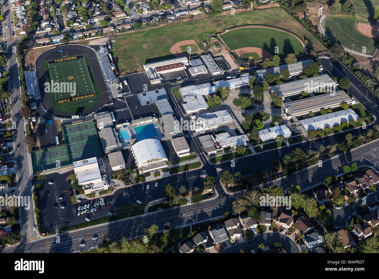 Newbury Park, California, EE.UU. - 27 de mayo de 2017: Vista aérea de la Newbury Park High School campus en Thousand Oaks, California. Foto de stock