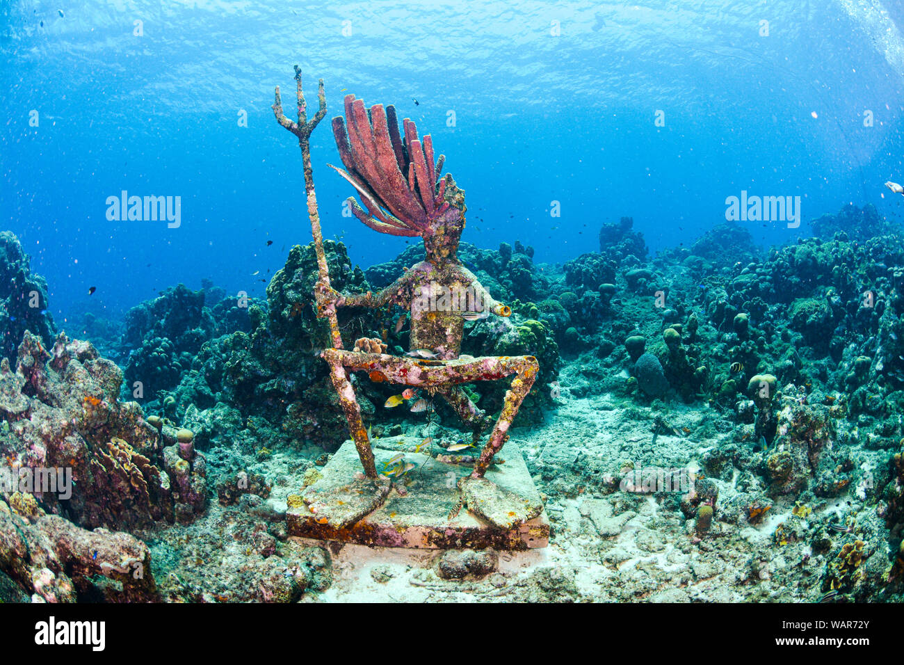 Estatua de Neptuno bajo el agua Foto de stock