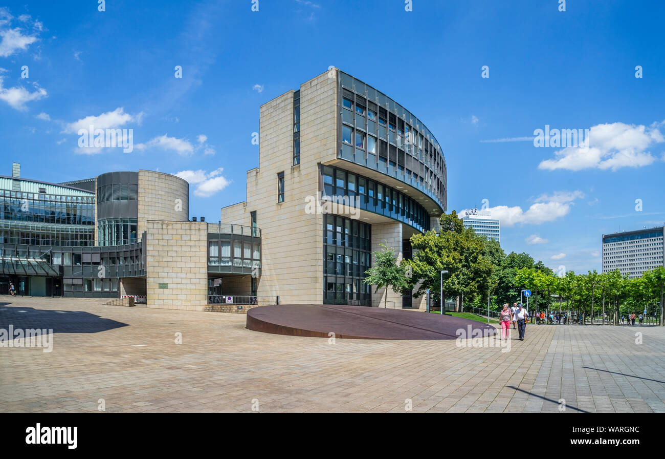 Vista exterior del Parlamento del Estado federado de Renania del Norte-Westfalia (Landtag), Düsseldorf, Renania del Norte-Westfalia, Alemania Foto de stock