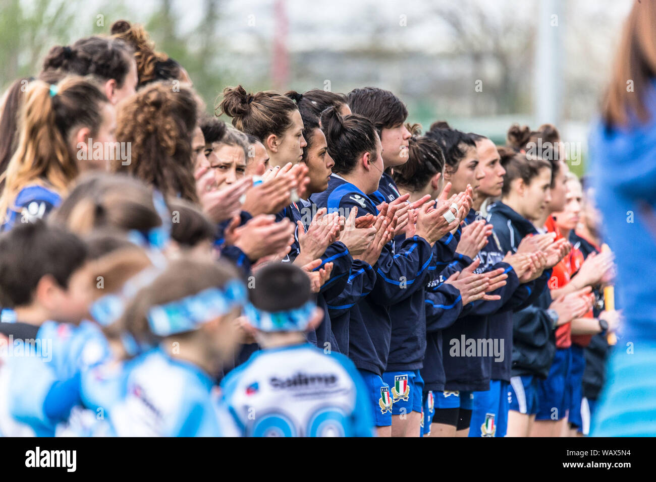 Applauso dopo il minuto di silenzio EN ITALIA VS FRANCIA - SEI NAZIONI FEMMINILE, Padua, Italia, 17 de marzo de 2019, el Rugby Nazionale Italiana di Rugby Foto de stock