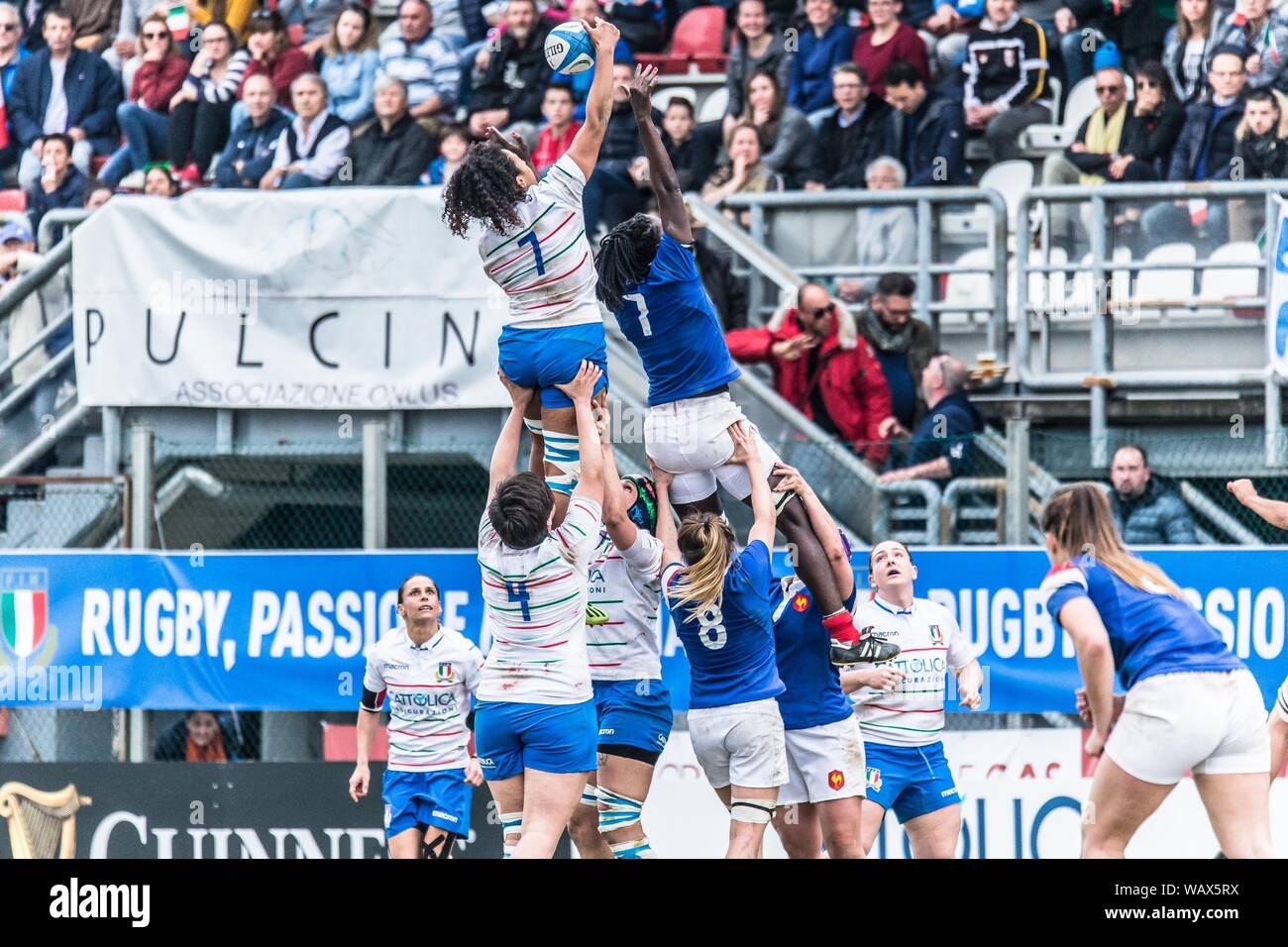 Giada Franco che riceve la touche EN ITALIA VS FRANCIA - SEI NAZIONI FEMMINILE, Padua, Italia, 17 de marzo de 2019, el Rugby Nazionale Italiana di Rugby Foto de stock