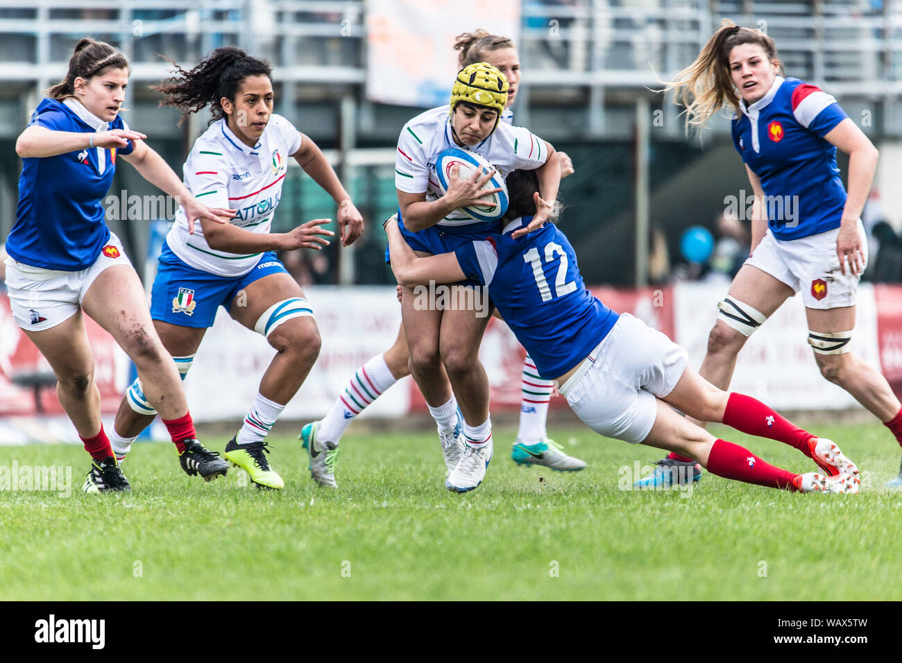 Di Azione Rigoni Beatrice placcata da Vernier Gabrielle durante ITALIA VS FRANCIA - SEI NAZIONI FEMMINILE, Padua, Italia, 17 de marzo de 2019, el Rugby Nazionale Foto de stock