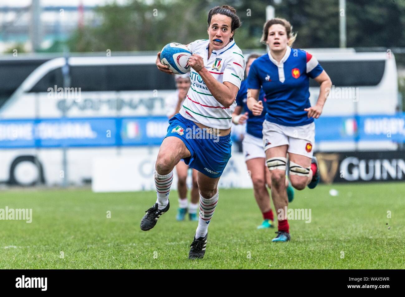 La fuga del Capitano della nazionale azzurra Furlan Manuela durante ITALIA VS FRANCIA - SEI NAZIONI FEMMINILE, Padua, Italia, 17 de marzo de 2019, el Rugby Nazion Foto de stock