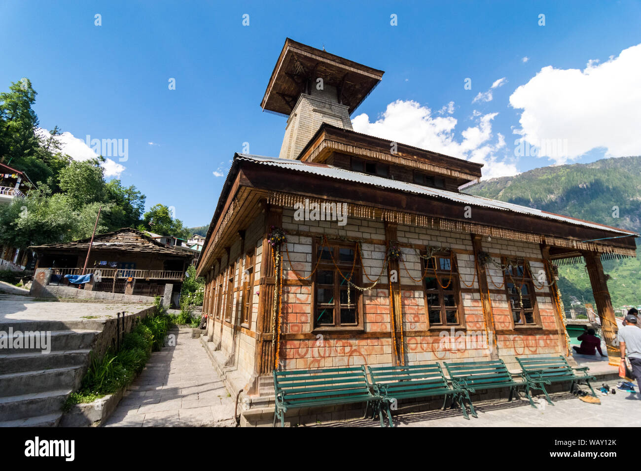 Manali, Himachal Pradesh, India - Mayo 30, 2019 : Templo en los Himalayas. Foto de stock