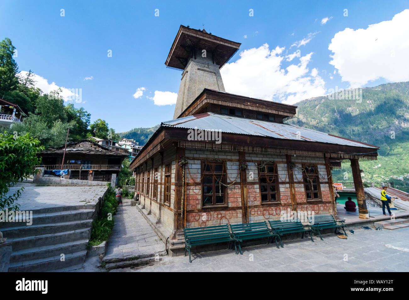 Manali, Himachal Pradesh, India - Mayo 30, 2019 : Templo en los Himalayas. Foto de stock