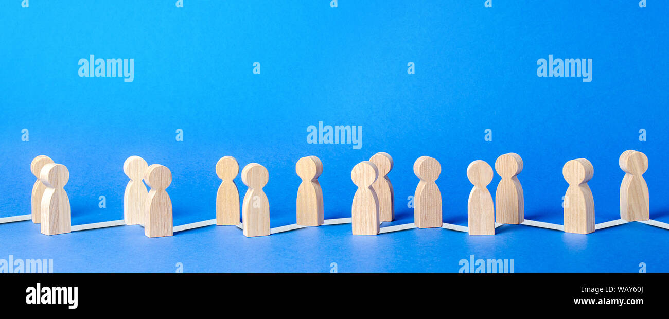 Cadena de personas figurillas conectados por líneas. La cooperación y la  interacción entre las personas y trabajadores. Comunicación y redes  sociales. Disseminati Fotografía de stock - Alamy