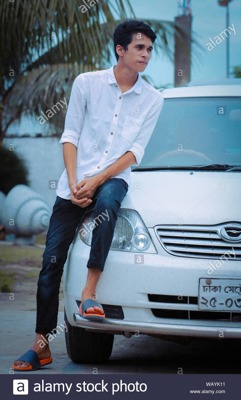 camisa blanca y pantalon de mezclilla hombre