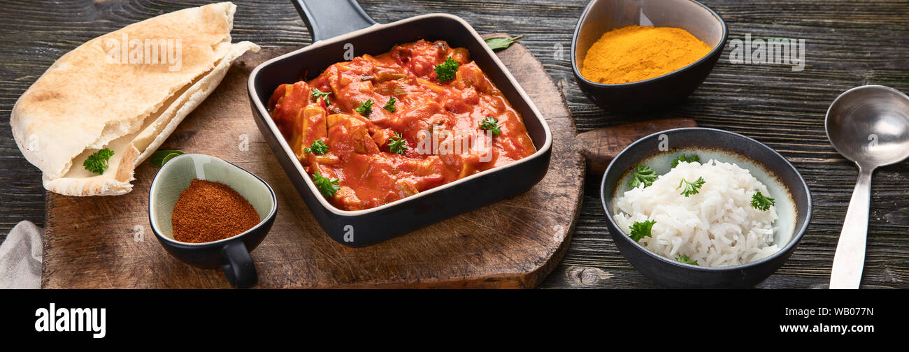 Pollo tikka masala. Cocina india tradicional. Panorama, banner Foto de stock