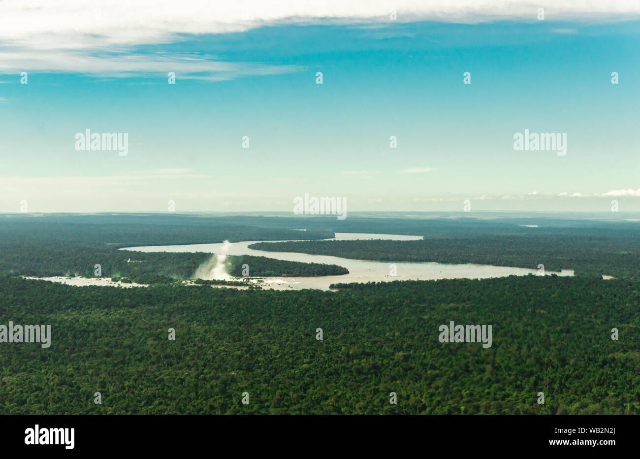 Vista aérea del paisaje de las Cataratas de Iguazú, ríos, cascadas, Selva y Selva Foto de stock