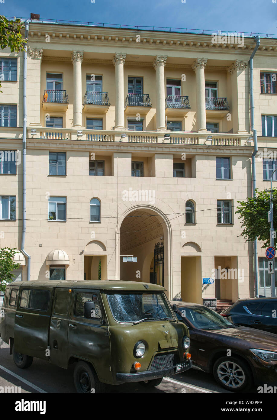 El edificio en el cual Lee Harvey Oswald vivió a fines de la década de 1950, en Minsk, Bielorrusia. Su apartamento fue el segundo desde la parte superior, el segundo desde la izquierda. Foto de stock