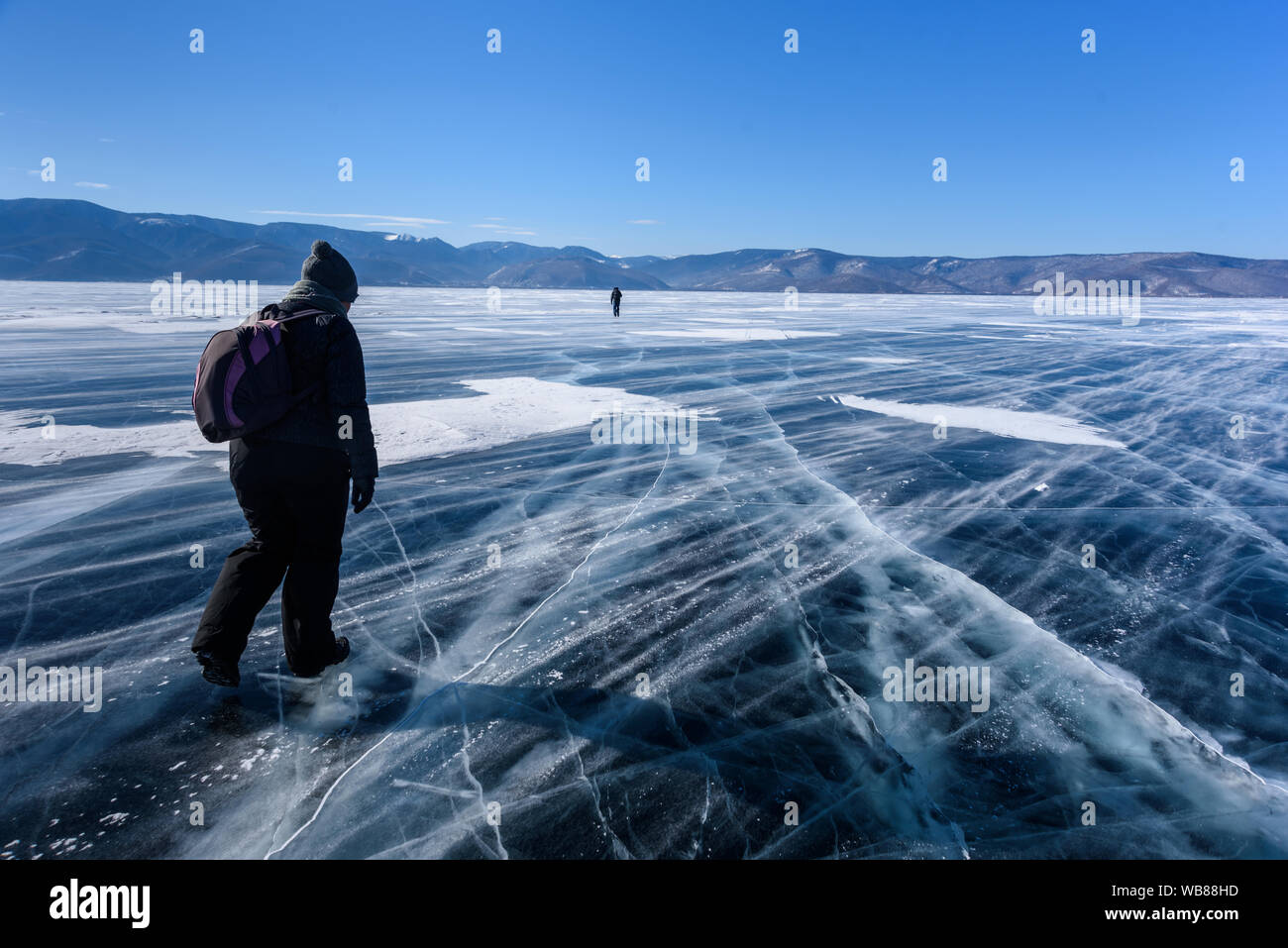 Como caminar sobre hielo fotografías e imágenes de alta resolución - Alamy