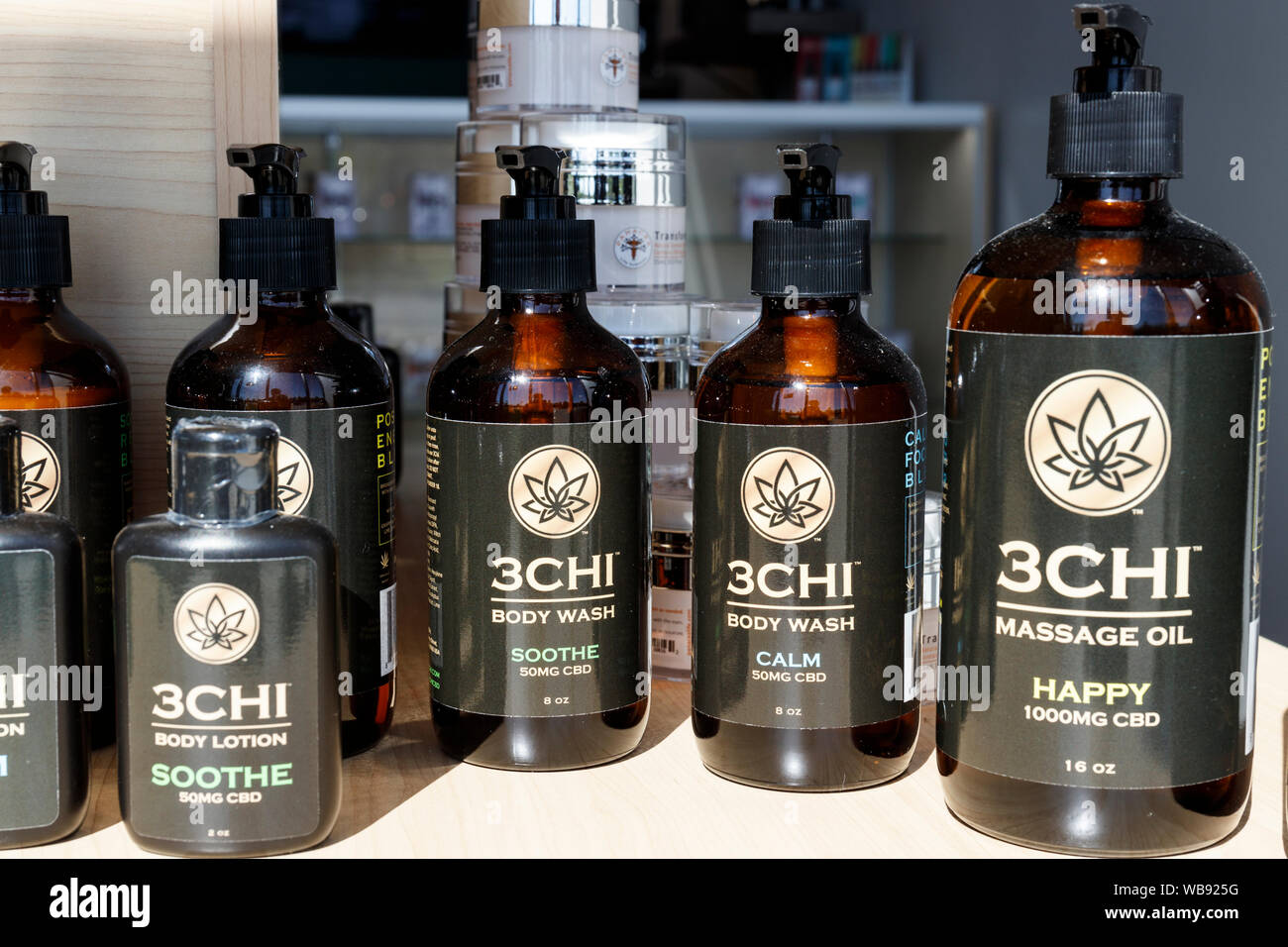 Carmelo - Circa 2019 Agosto: CBD aceite productos tópicos. La popularidad  del CDB el petróleo como un medicamento se ha disparado Fotografía de stock  - Alamy