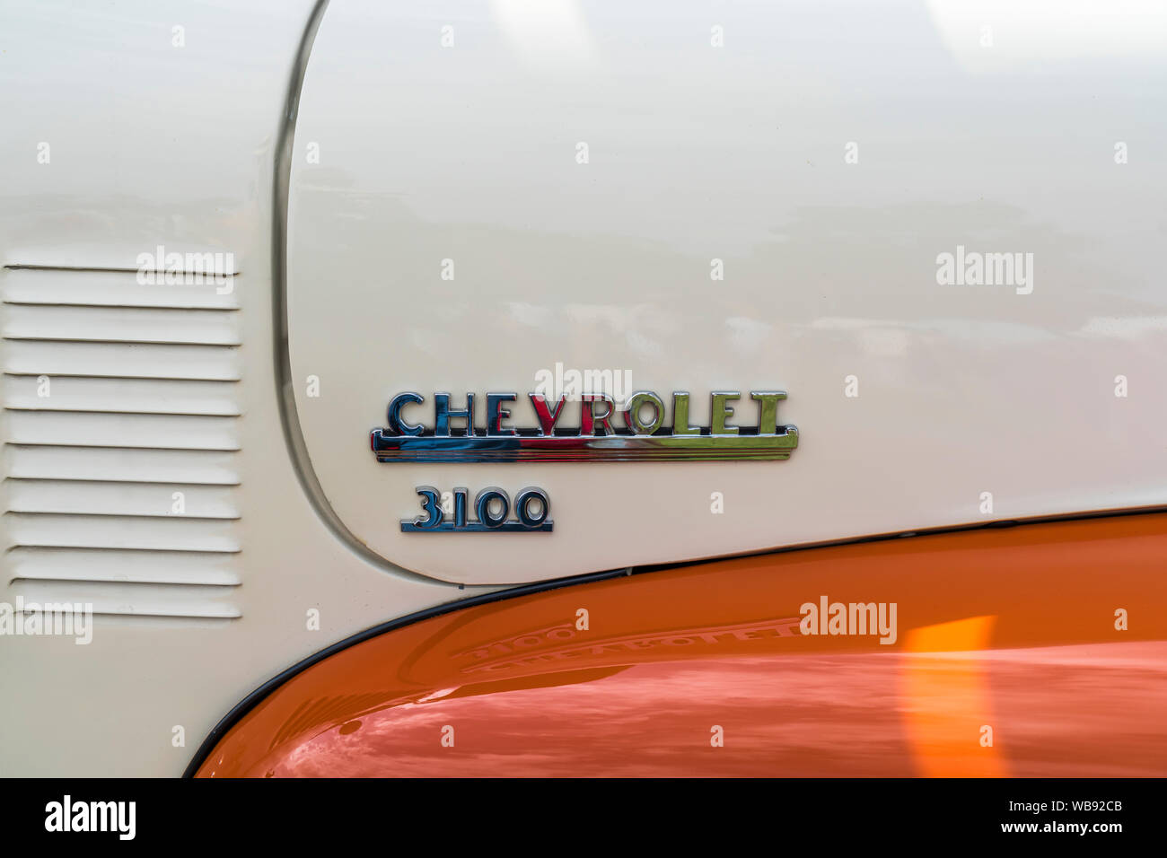 1949 Insignia Chevrolet 3100 capot en camión a Helmingham Festival de Classic & Sports Cars 2019 Foto de stock