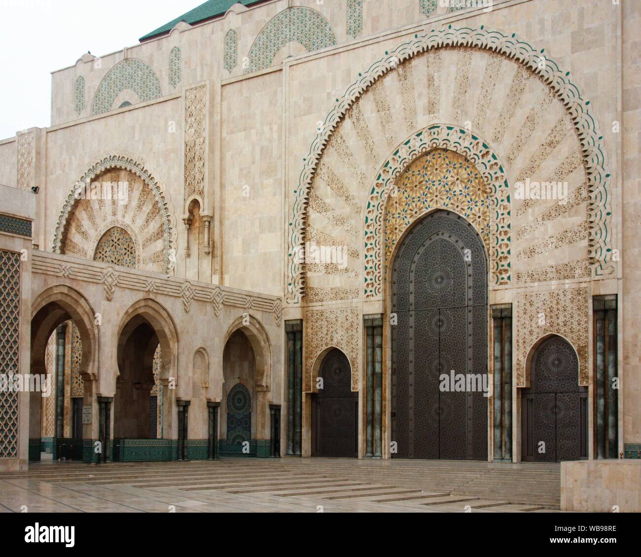 El más famoso e impresionante edificio en Casablanca - Mezquita Hassan II. Foto de stock