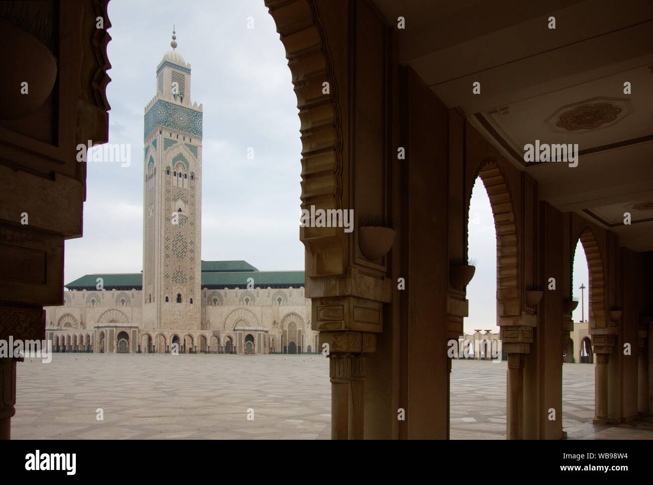 El más famoso e impresionante edificio en Casablanca - Mezquita Hassan II. Foto de stock