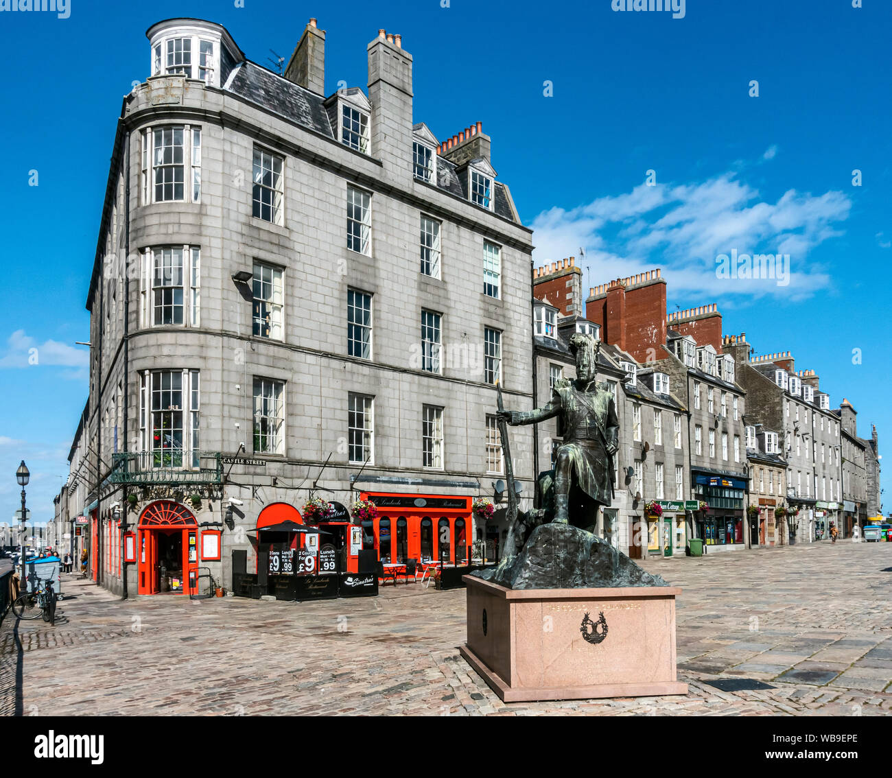 Los Gordon Highlanders regiment estatua en la plaza del Mercat en Castle Street en Aberdeen Scotland Reino Unido Foto de stock