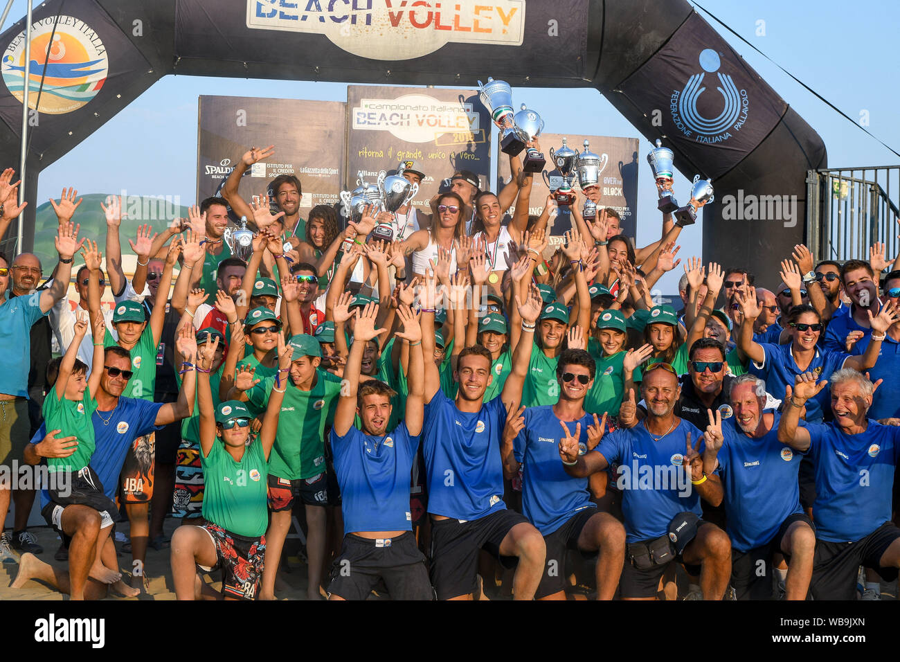 IL PODIO MISTO durante las finales del campeonato italiano 2019 absoluta -hombres, Caorle, Italia, el 25 de agosto de 2019, el Voleibol Voleibol de playa Foto de stock