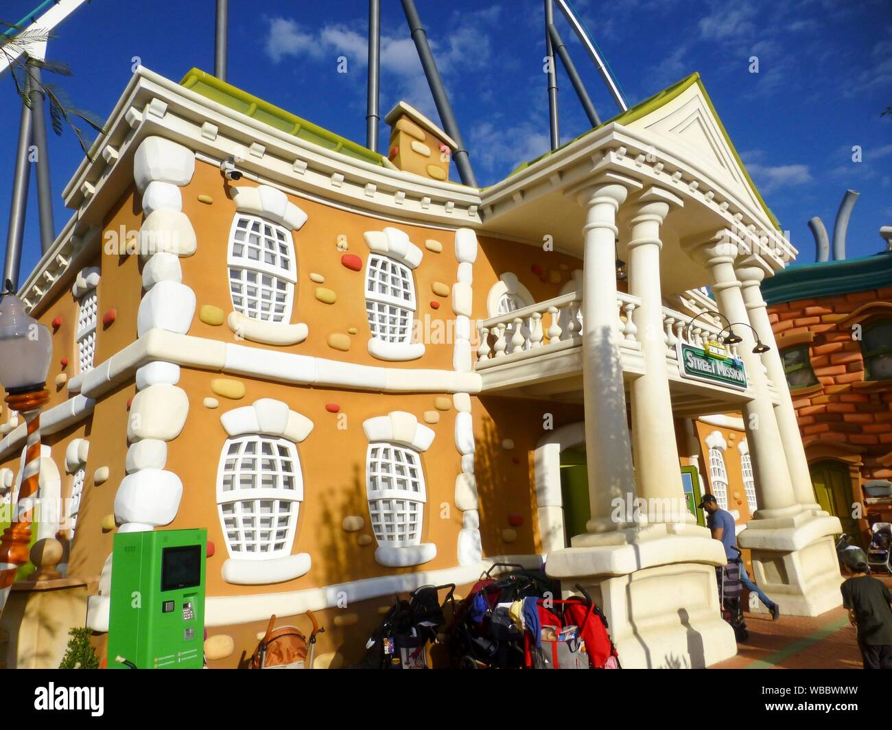 Sesamoaventura Sesamo Aventura Basada En Barrio Sesamo Area En Port Aventura Port Aventura Es Un Parque De Diversiones Y Un Balneario Ubicado En El Europeo Fotografia De Stock Alamy