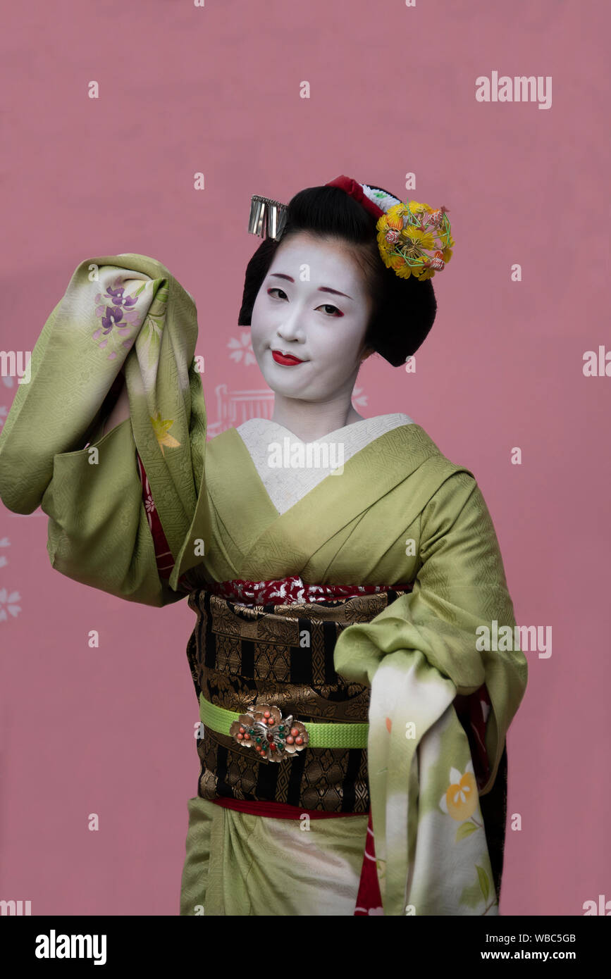 Peinados de geisha fotografías e imágenes de alta resolución - Alamy