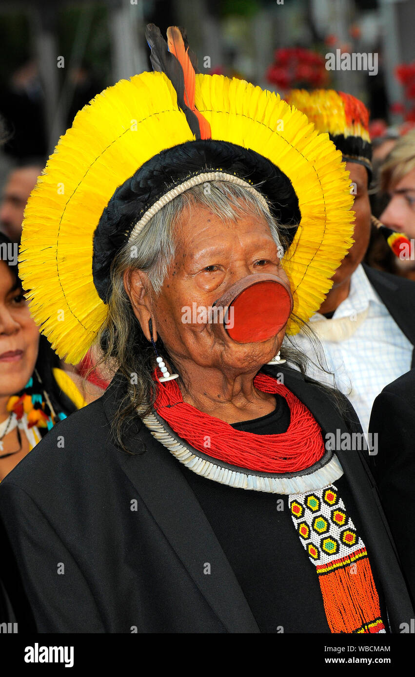 Chief raoni fotografías e imágenes de alta resolución - Alamy