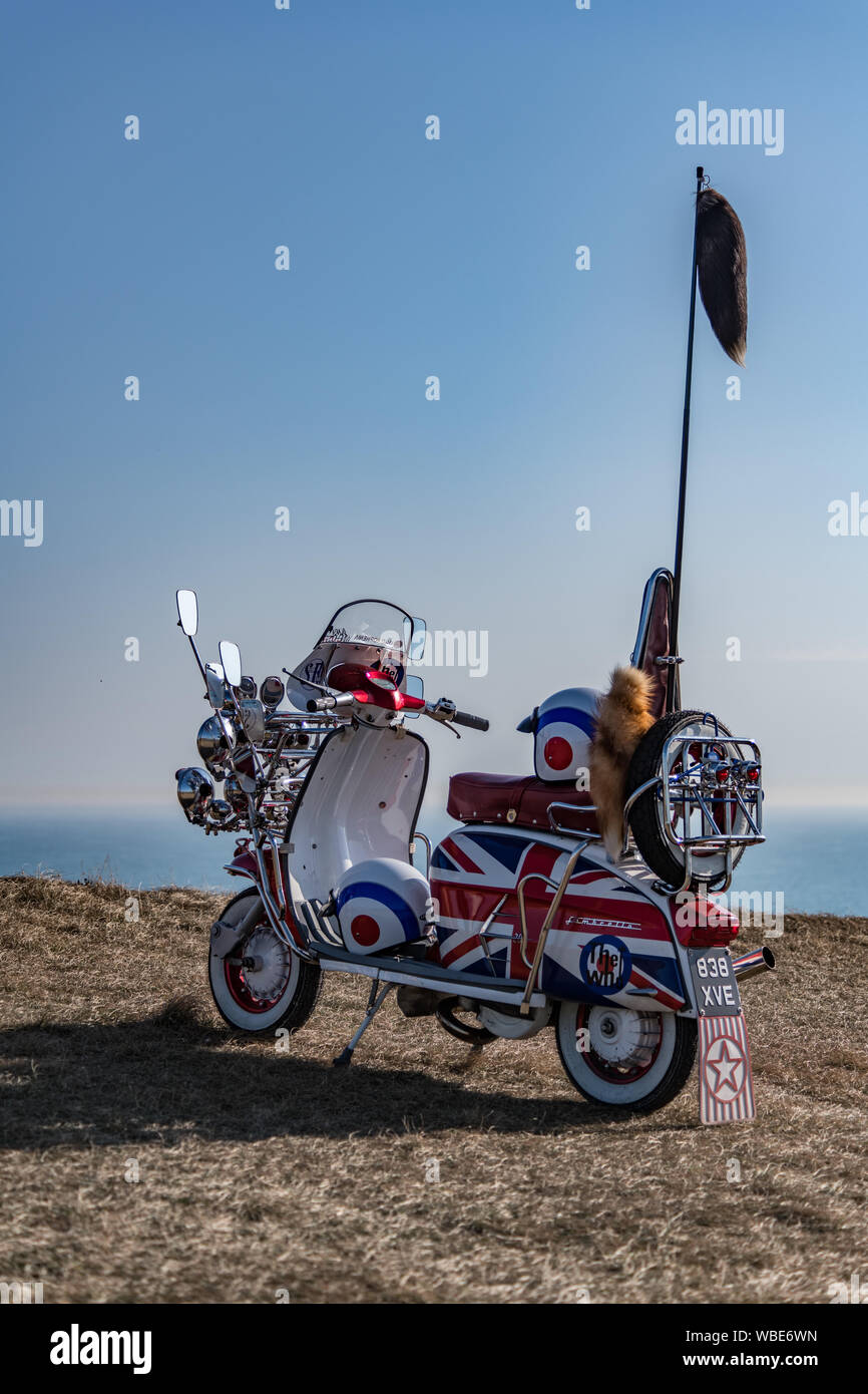 Mod Lambretta scooter, con espejos y trabajo de pintura de la bandera de  unión Fotografía de stock - Alamy