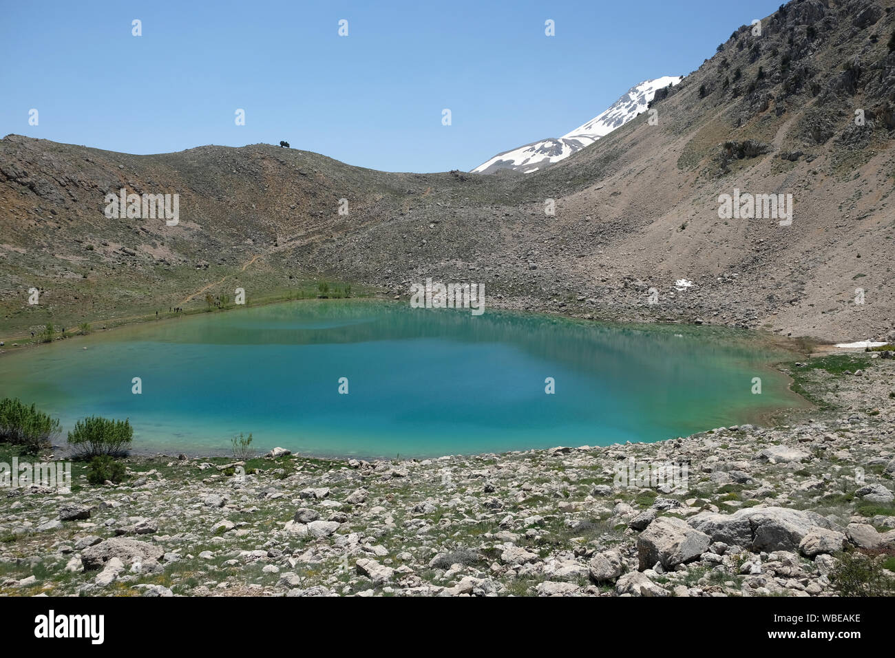 Alta lagos glaciales han sido siempre interesante. igual que en Antalya/elmali/ Gombe Yesilgöl (lago Verde)... Foto de stock