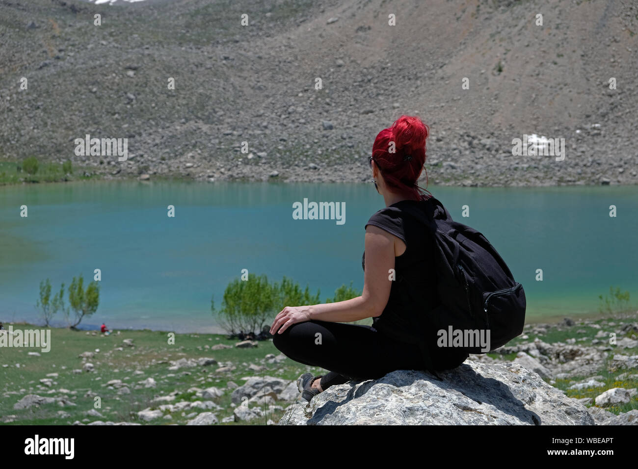 Alta lagos glaciales han sido siempre interesante. igual que en Antalya/elmali/ Gombe Yesilgöl (lago Verde)... Foto de stock