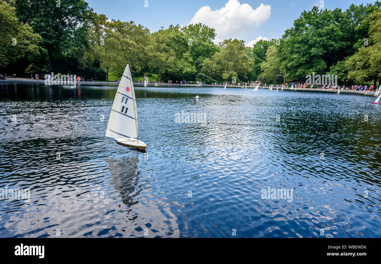 Modelo velero en el Conservatorio agua en Central Park. Foto de stock