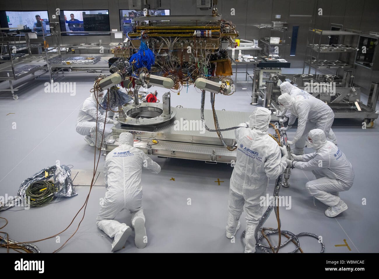 exomars rover de la Agencia Espacial Europea está en preparación para dejar Airbus en Stevenage. El exomars 2020 rover Rosalind Franklin es el primer rover planetario de Europa que buscará signos de la vida pasada o presente en Marte. Foto de stock