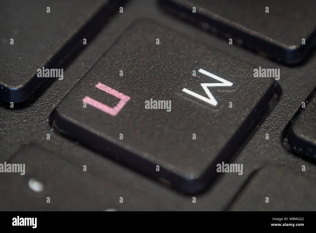 Macro extrema de la letra M en un teclado portátil Fotografía de stock -  Alamy