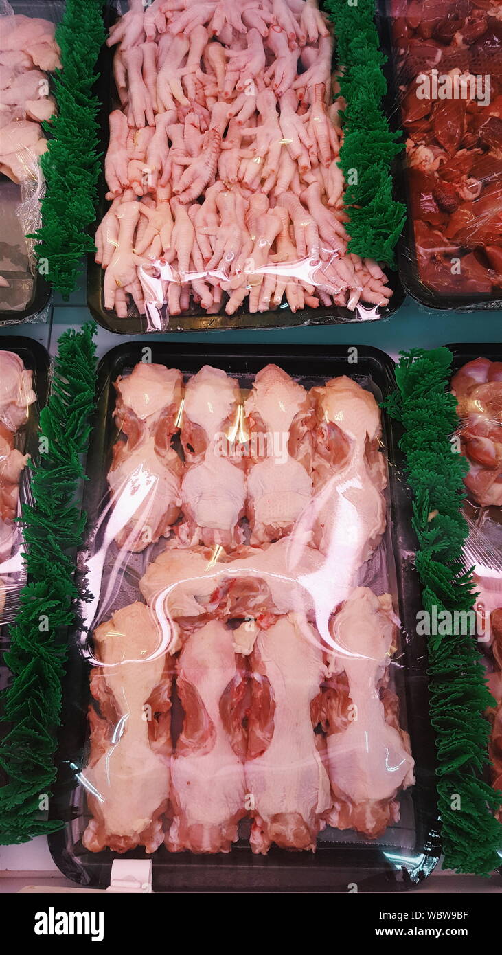Pollo refrigerado fotografías e imágenes de alta resolución - Alamy