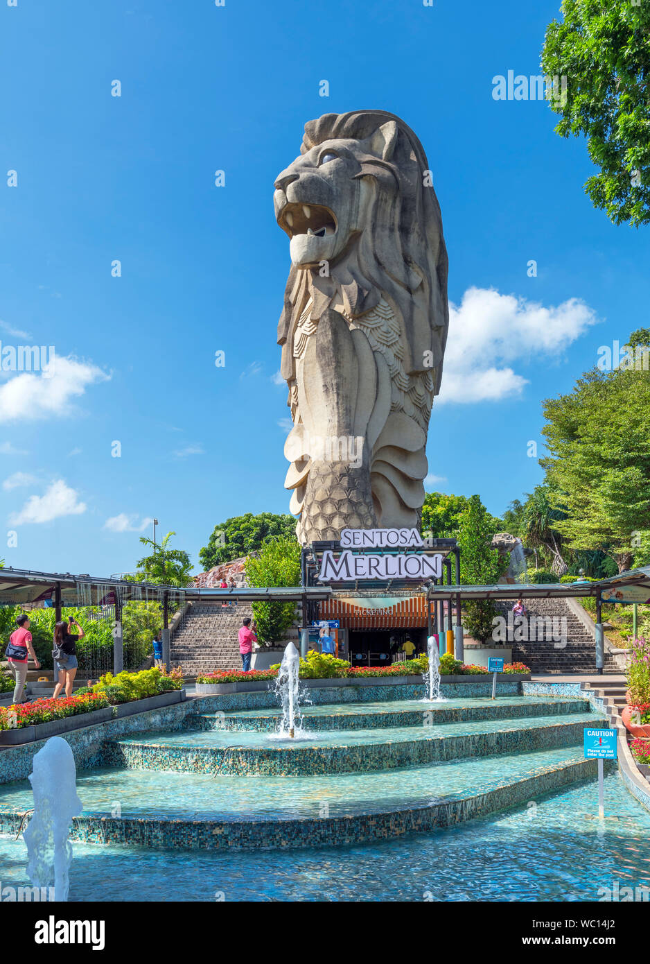 La estatua Merlion, el símbolo de Singapur, en la isla de Sentosa, Singapur Foto de stock