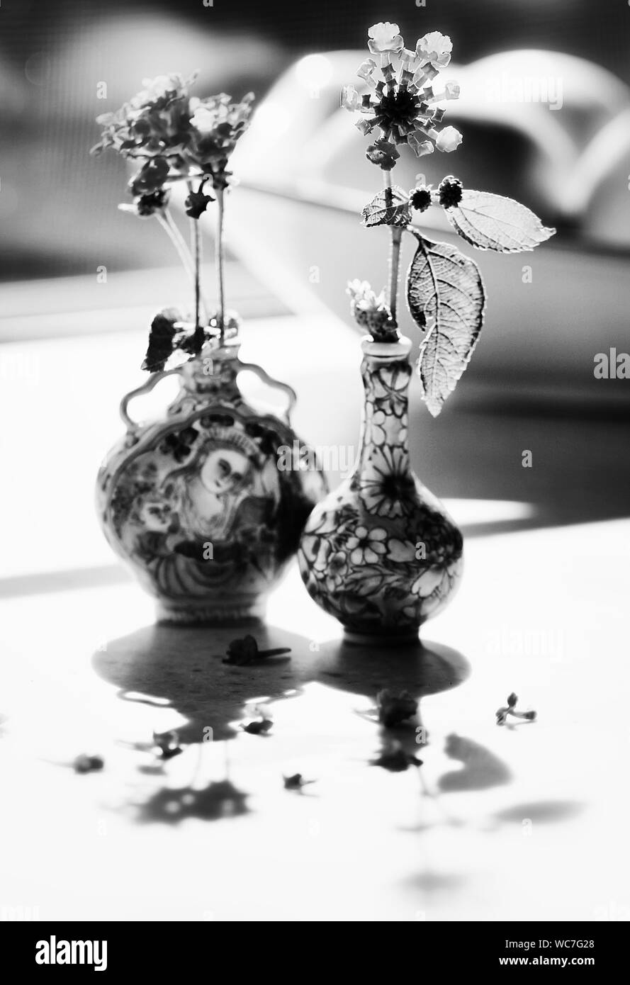 Jarrones de flores Imágenes de stock en blanco y negro - Alamy