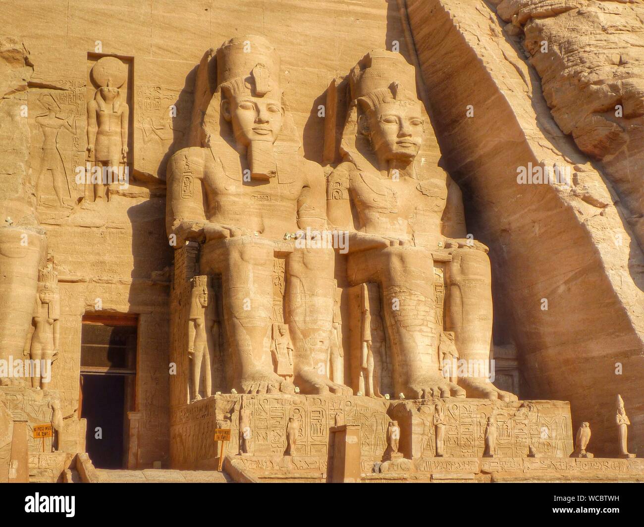 Las ruinas de un templo egipcio Foto de stock