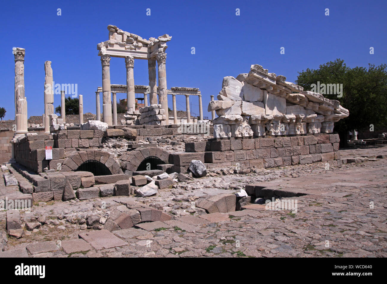La acrópolis de Pérgamo era la capital de la dinastía Attalid Helenística, un importante centro de aprendizaje en el mundo antiguo. Foto de stock