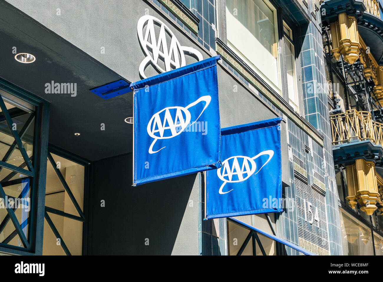 Agosto 21, 2019 San Francisco / CA / USA - Cierre de AAA logo en su sucursal del Distrito Financiero de San Francisco Foto de stock