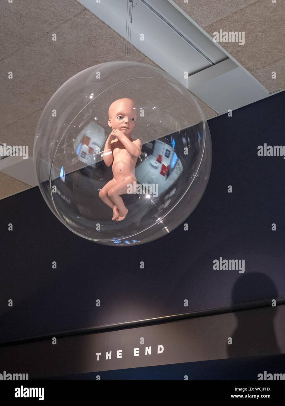 Bebé desde 2001 Una odisea del espacio, de Stanley Kubrick, la exposición, el Design Museum, Londres, Reino Unido Foto de stock