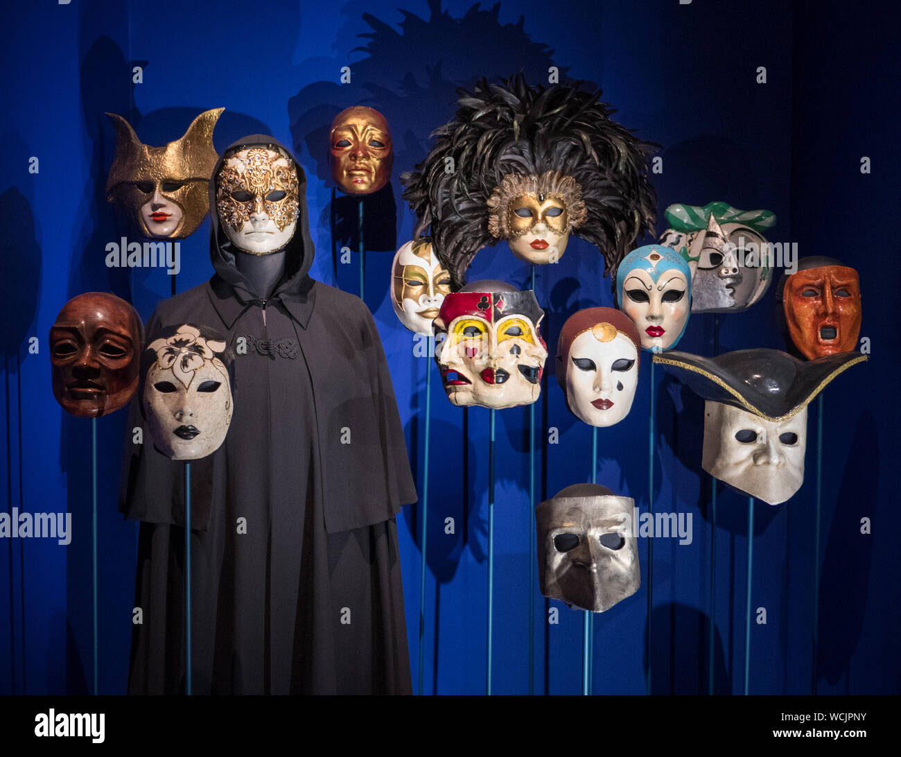 Eyes Wide Shut máscaras, Stanley Kubrick, la exposición, el Design Museum,  Londres, Reino Unido Fotografía de stock - Alamy