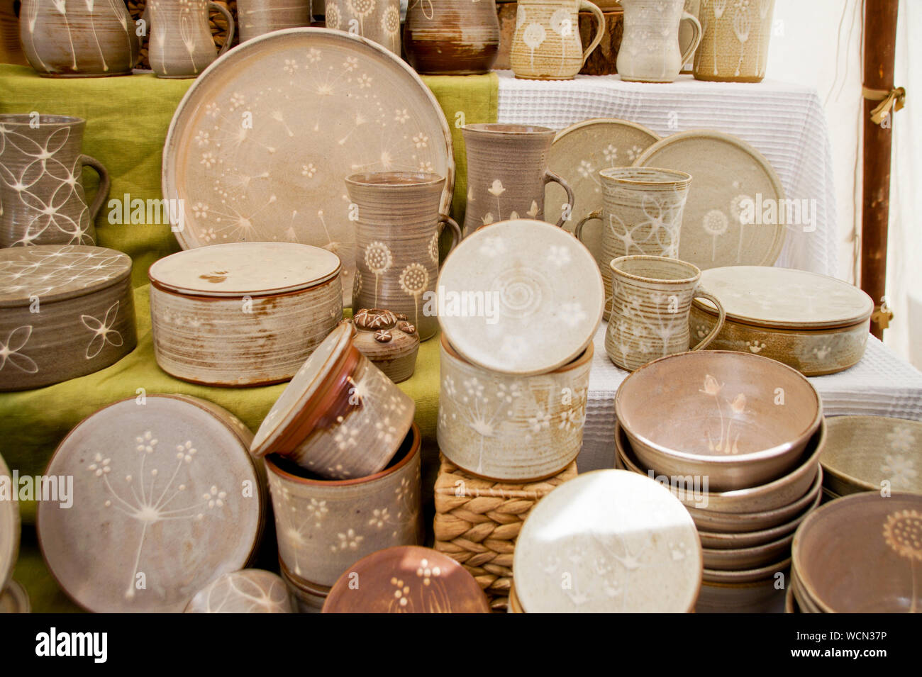 Terracotta containers fotografías e imágenes de alta resolución Alamy