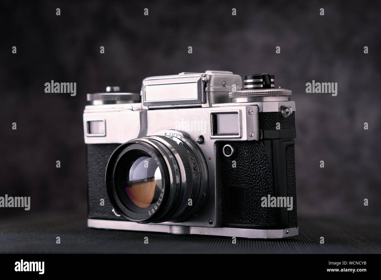 Vintage vieja película 36mm cámara fotográfica, el estilo de vida de  memoria. Tomar fotografías con una lente manual de historia Fotografía de  stock - Alamy