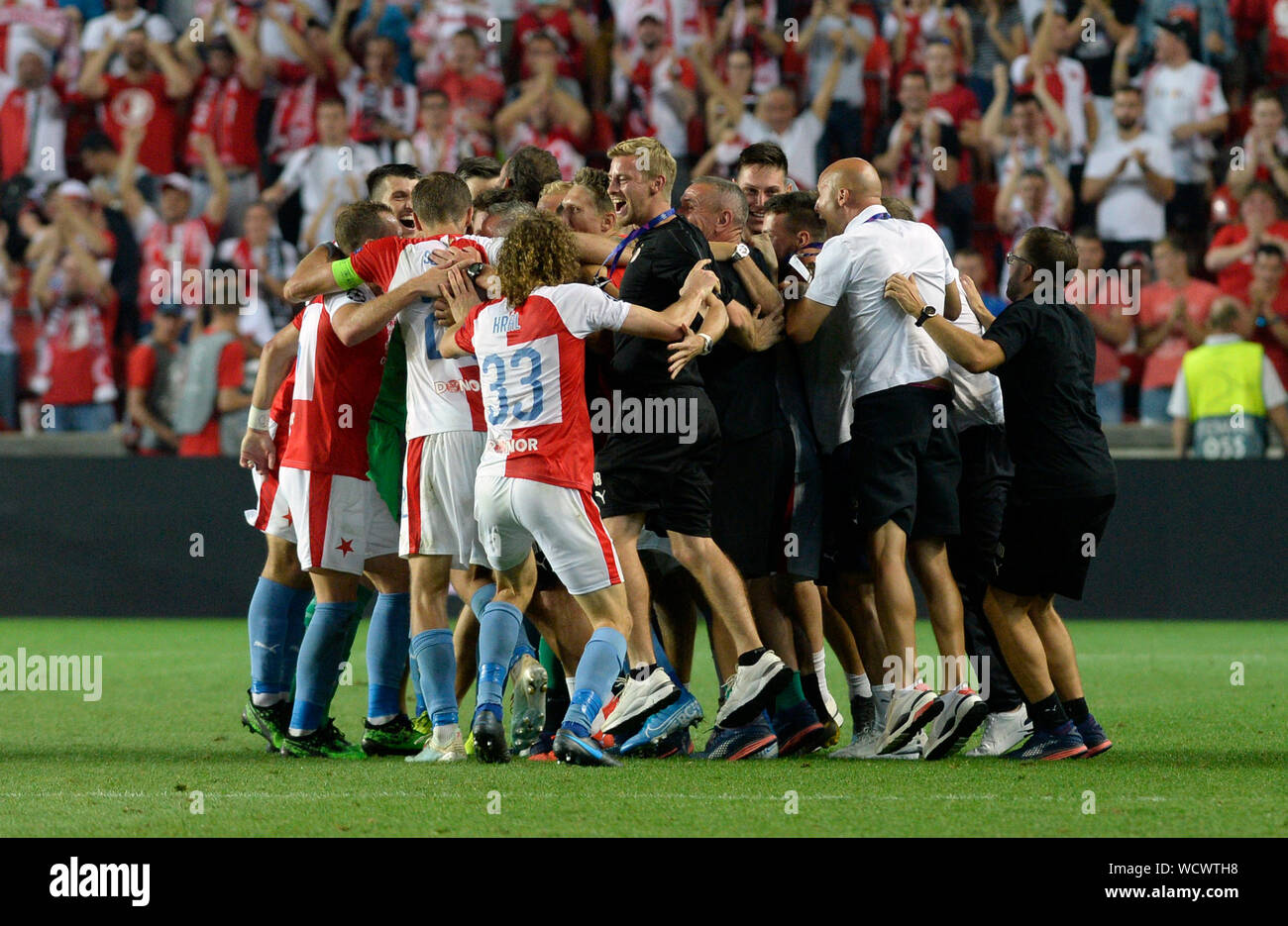 Equipe de Slavia Praga imagem de stock editorial. Imagem de campo - 12556149