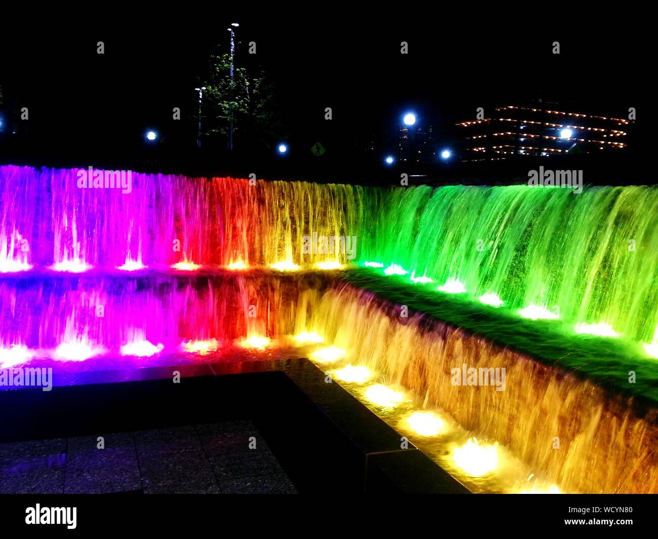 Colorida fuente luminosa a Smale Riverfront Park Foto de stock