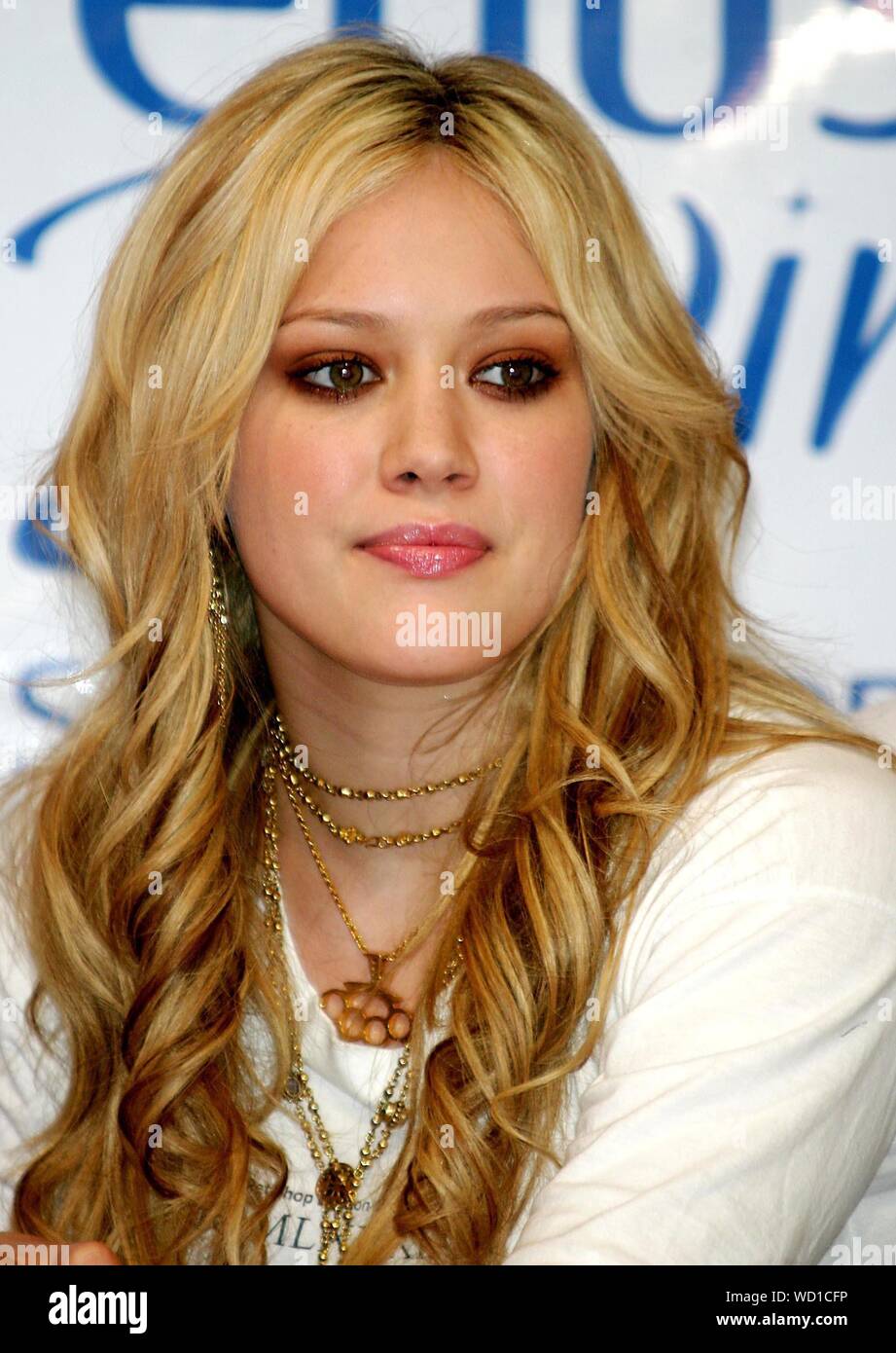 Hilary Duff, 2004, (ex-esposo de JLo), Fotografía por John  Barrett/PHOTOlink Fotografía de stock - Alamy