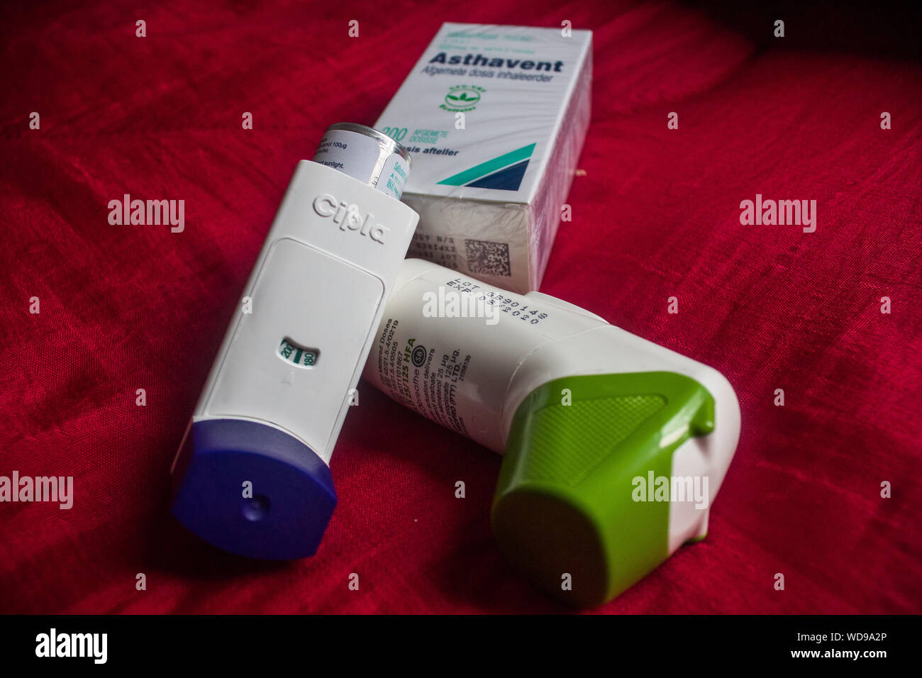 Bombas De Asma Fotos e Imágenes de stock Alamy