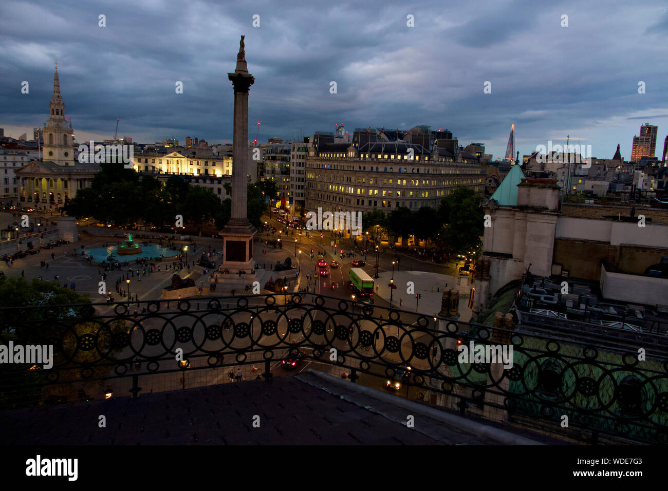Londres, Reino Unido 31 de julio, 2019 Ver más Trafalgar Square en una cálida noche de verano Foto de stock