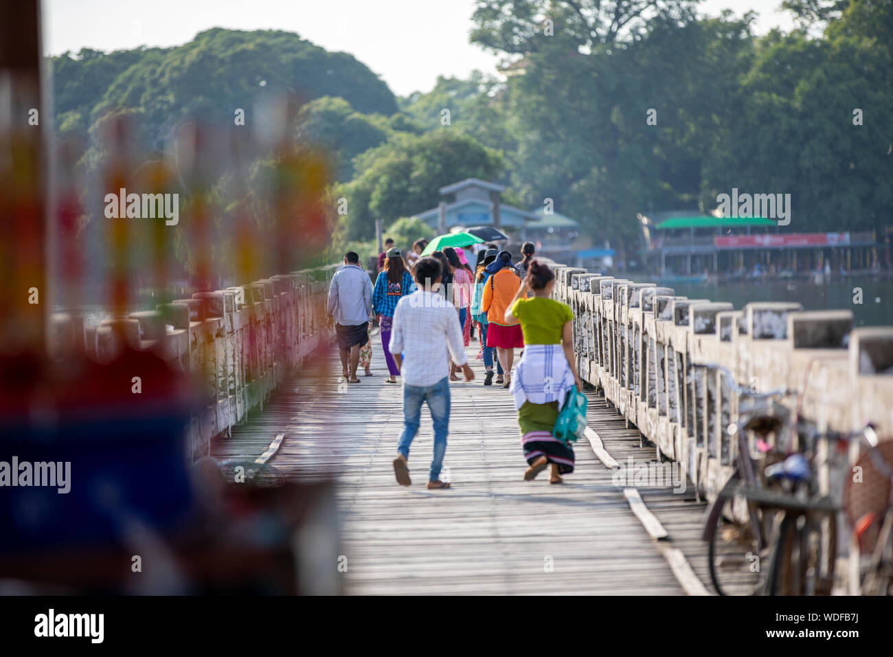 MANDALAY/Myanmar(Birmania) - 30 julio, 2019 : U Bein Puente es uno de los famoso puente de madera de teca en el mundo. Ubicado en Mandalay, Myanmar. Foto de stock