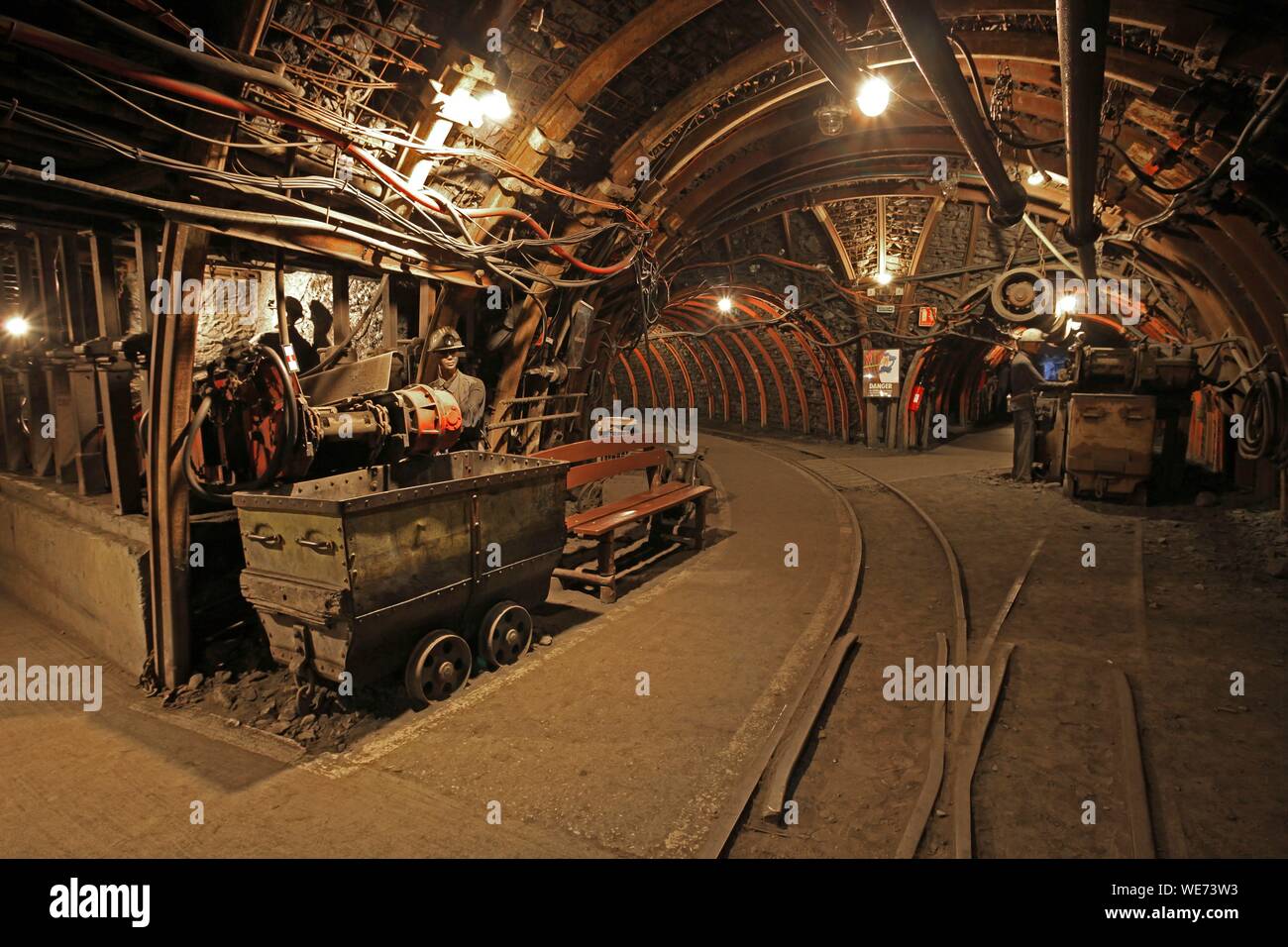 Francia, Nord, Lewarde, centro minero histórico catalogado como Patrimonio Mundial por la UNESCO, visitar la mina reconstituida Foto de stock