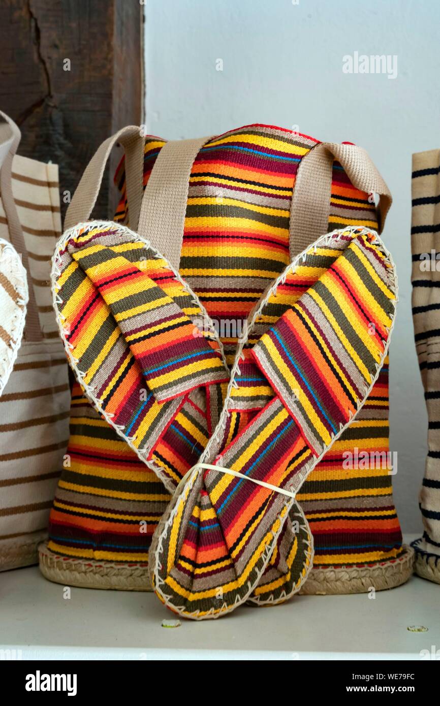 Espadrilles shop fotografías e de alta resolución - Alamy